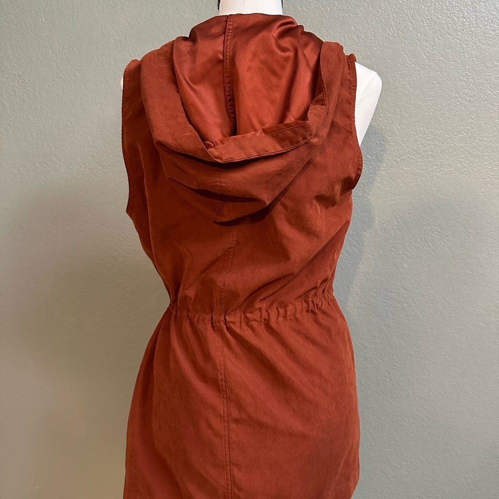 Staccato Terracotta Hooded Vest - Picture 2 of 3